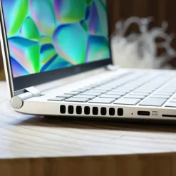 Portátil Gigabyte AERO 14 OLED 9MF-E2SESB4SH i5-12500H RTX 4050 16GB 1TB 14